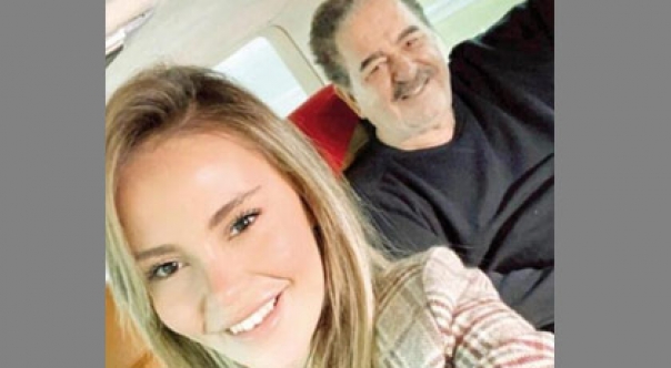 Tatlıses’in 43 yaş küçük sevgilisinden yeni poz