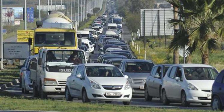 Atakan açıkladı: 28 yol projesi gündemde, Girne yolu yenilenecek