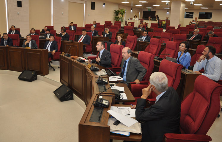 Meclis’i Kıbrıs konusundaki karar önergeleri gerdi