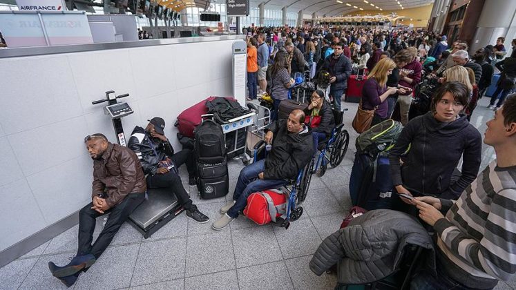 ABD'de binlerce yolcu havalimanında mahsur kaldı