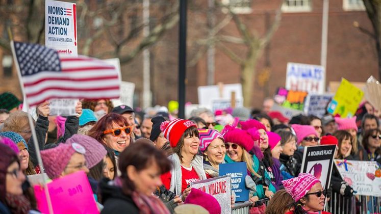 ABD'de kadınlar Trump'ı protesto için yürüdü