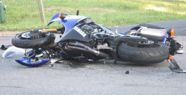 Motosiklet kazasında bir genç ağır yaralandı