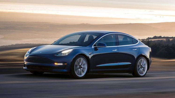 Tesla Model 3 ile Amerika'daki en hızlı yolculuğu yaptılar