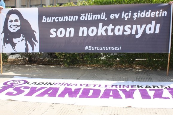 “Kadın cinayetine karşı dayanışma” pankartları açıldı