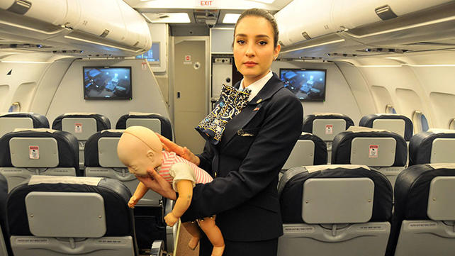 Antalya-İstanbul uçağında bebeğin hayatını kurtardı