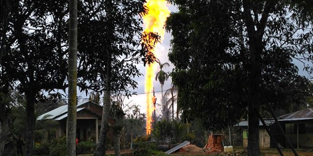 Endonezya'da kaçak petrol kuyusunda patlama