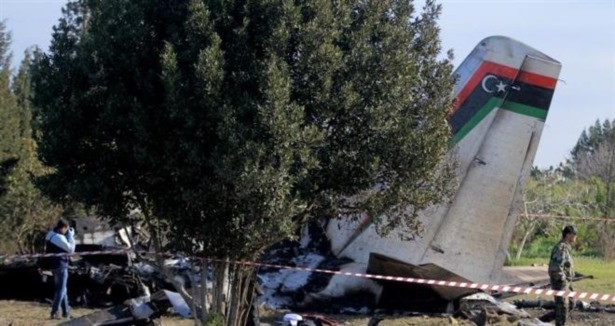Tunus’ta askeri uçak düştü