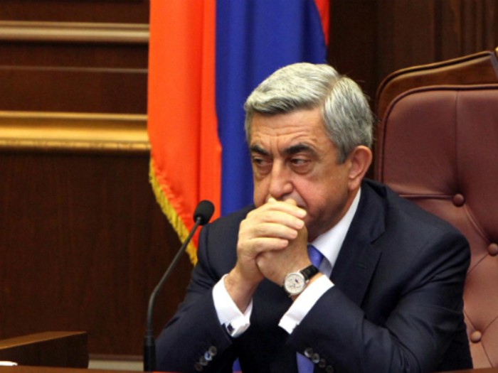 Ermenistan Başbakanı  istifa etti