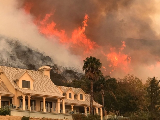 California tarihinin en büyük yangını tamamen söndürüldü
