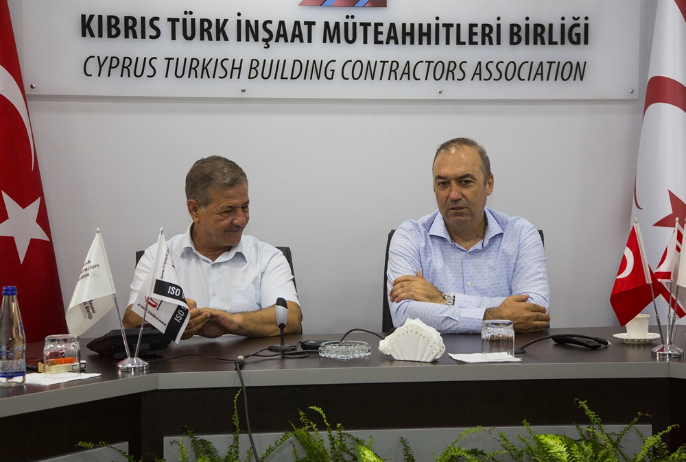 Sertoğlu, Kıbrıs Türk İnşaat Müteahhitleri Birliği’ni ziyaret etti