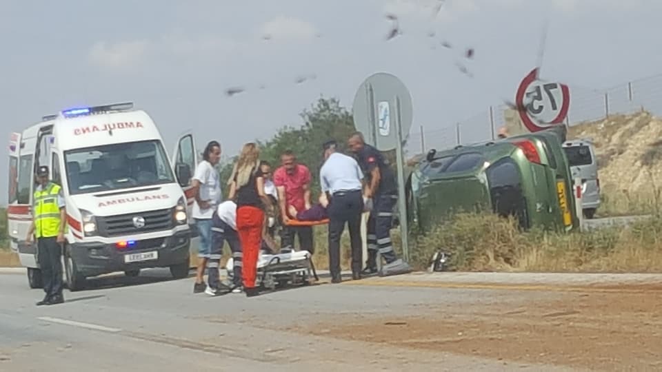 Ulukışla kavşağında takla atan aracın sürücüsü yaralandı