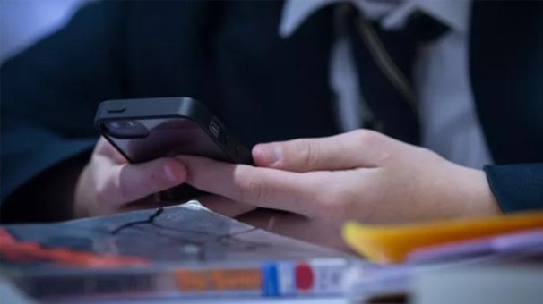 Fransa'da okullarda cep telefonu yasağı