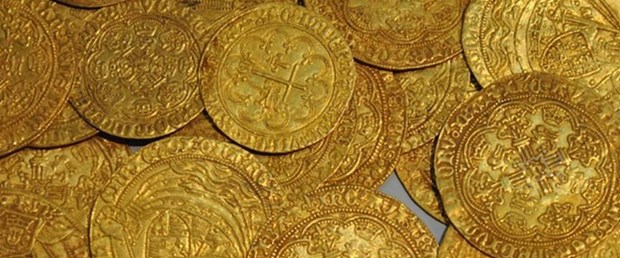 Bir evin yıkımı sırasında 600 altın para bulundu