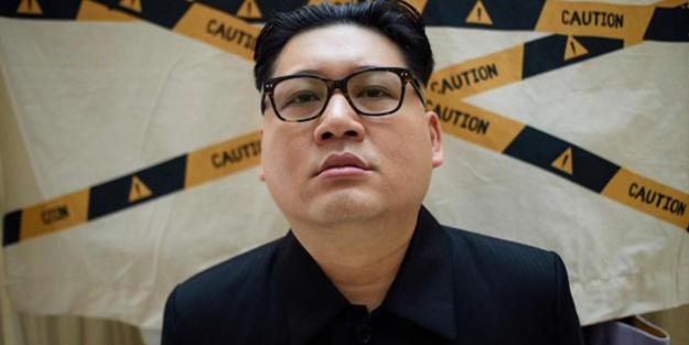 Singapur’da Kuzey Kore liderine benzeyen kişiye sorgulama