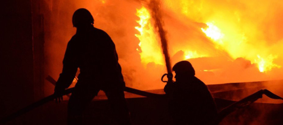 Gazimağusa’da yangın: 4 iş yeri zarar gördü