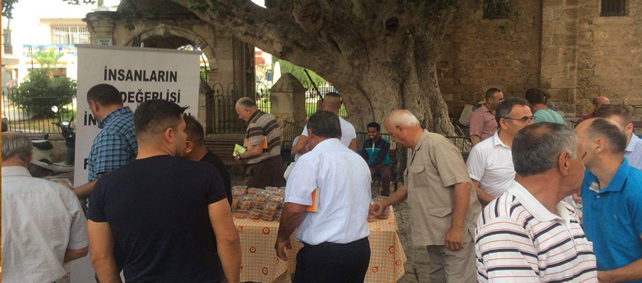 Kıbrıs Vakıflar İdaresi, Ramazan Bayramı nedeniyle lokma dağıttı