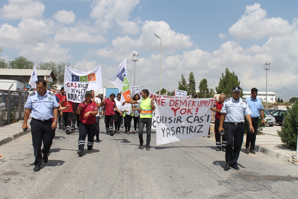 Ercan’da eylemcilerle polis arasında arbede çıktı