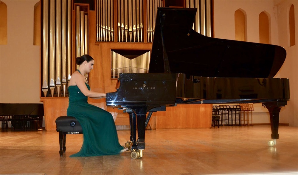 Kıbrıslı Türk piyanist Gözdem İlkay, Bakü'de resital verdi