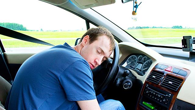Arabalarda sarsılmak 15 dakika içinde uyku getiriyor