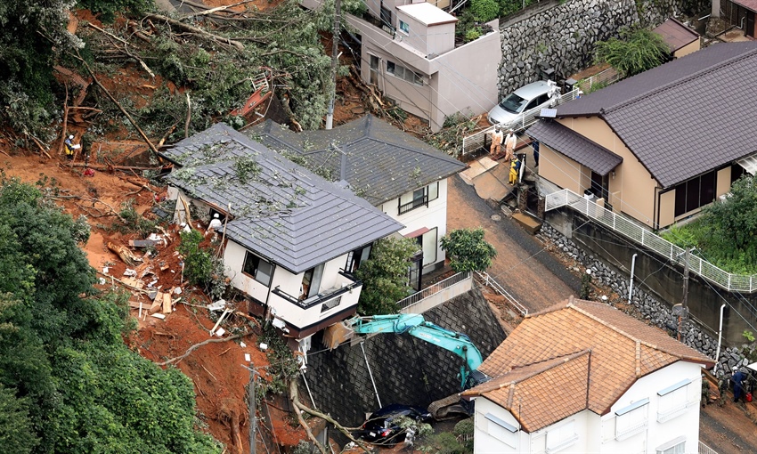 Japonya'da sel ve toprak kayması: 50 kişi öldü