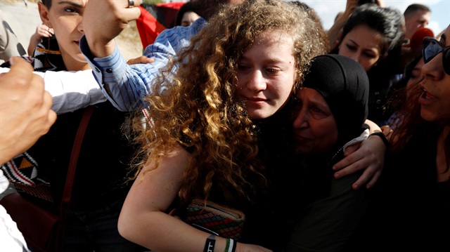İsrail, Filistinli cesur kız Temimi ve annesini serbest bıraktı
