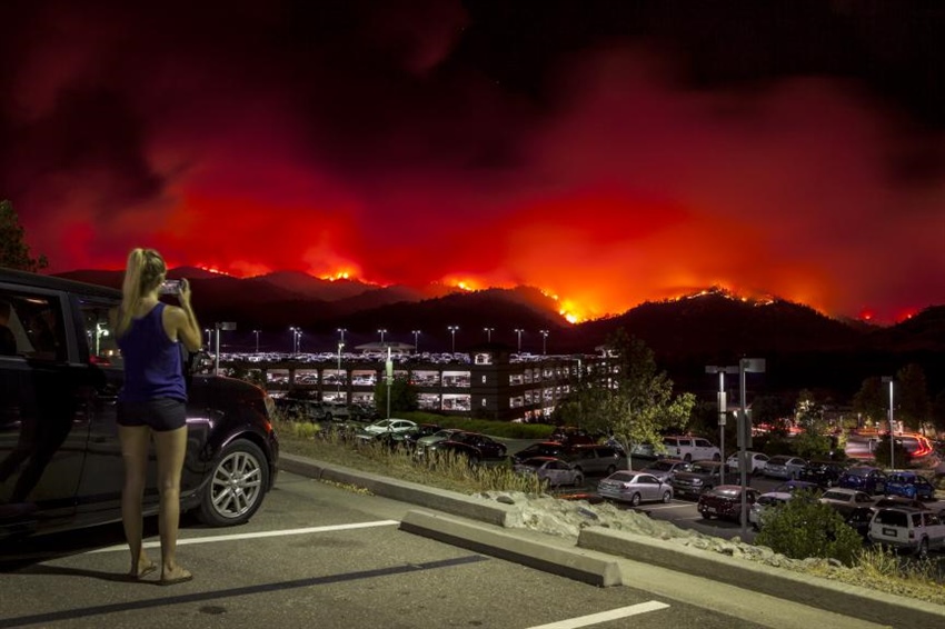 California'daki yangın etkisini artırıyor