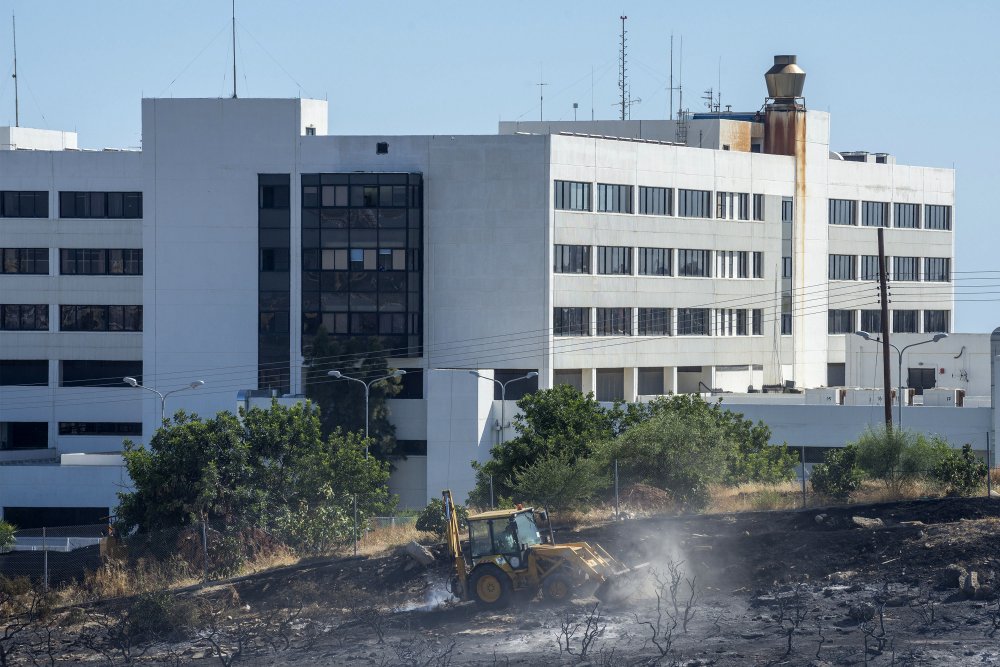 Limasol Genel Hastanesi yakınlarında yangın çıktı