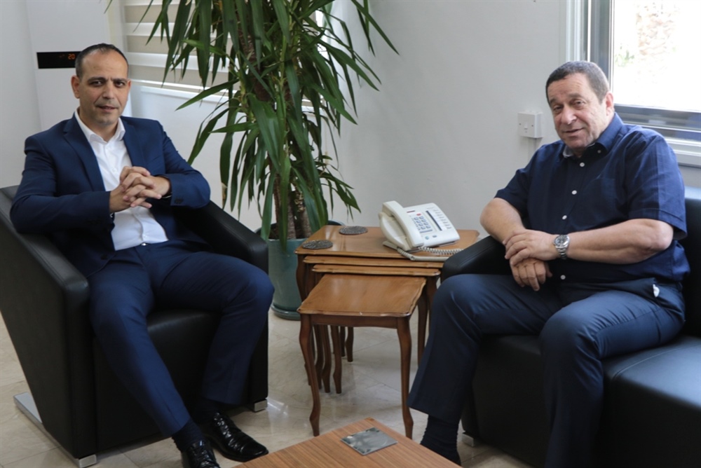 Maliye Bakanı Denktaş, LTB Başkanı Harmancı ile görüştü