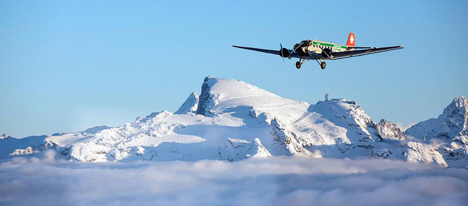 Alp Dağlarında uçak düşmesi sonucu 20 kişi öldü