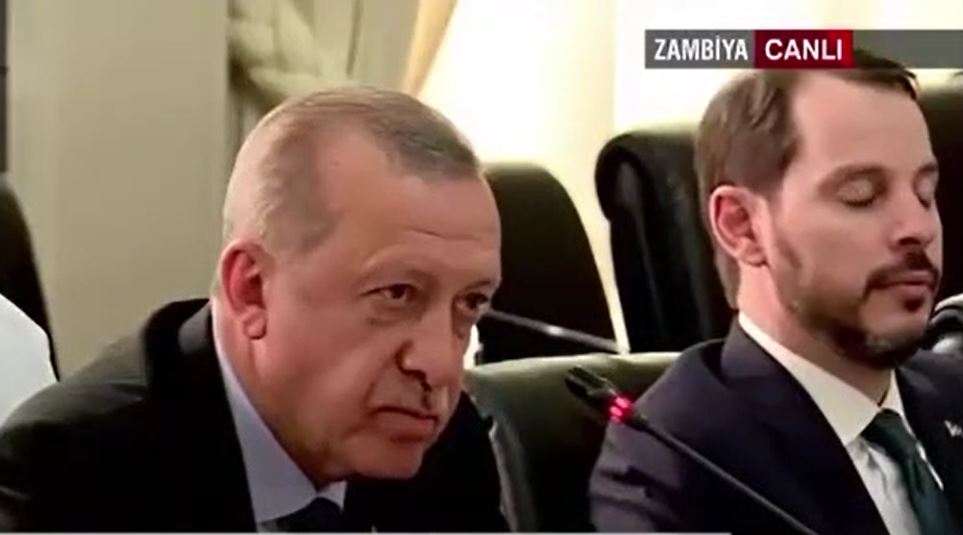 Erdoğan konuşurken, bakan damadı böyle uyudu