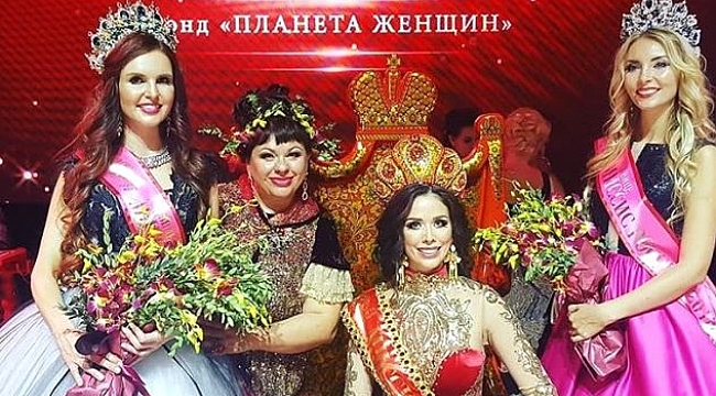 Evli kadınların yarıştığı güzellik yarışmasından renkli kareler