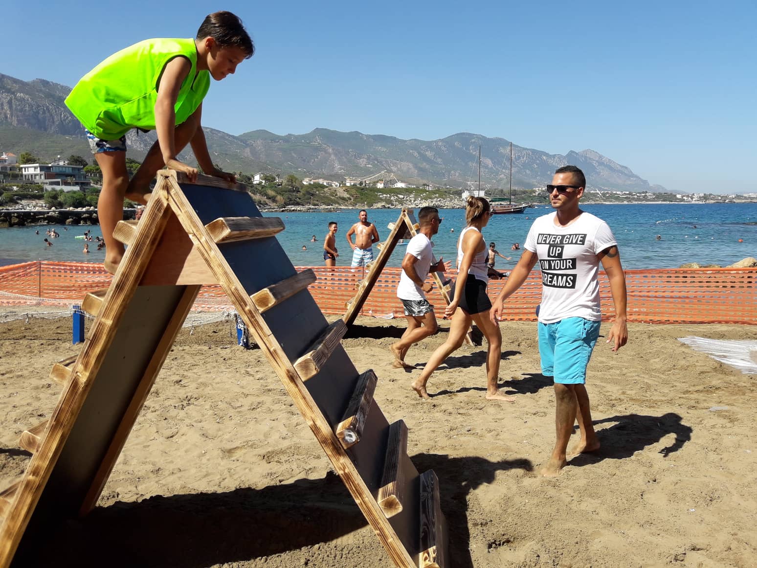 Girne Belediyesi yaz tatili çocuk ve gençlik atölyeleri plaj turnuvasıyla sona erdi