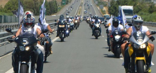 Rum motosikletliler Lefkoşa sınır kapılarında eylem yaptı
