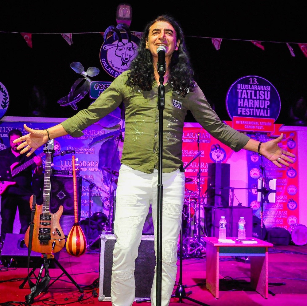 Tatlısu Harnup Festivali’nin 3. gecesinde Murat Kekilli konser verdi
