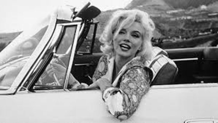 Marilyn Monroe'nun düğün arabası, açık artırmaya çıkıyor