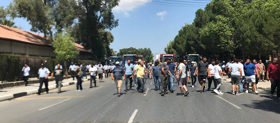 Hayvancılar Ledra Palace Sınır Kapısı’na doğru harekete geçti