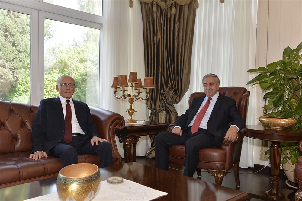 Cumhurbaşkanı Akıncı, 2. Cumhurbaşkanı Talat’la görüştü