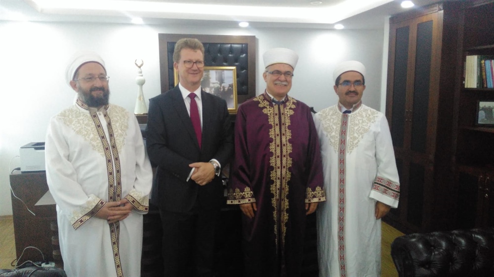 İngiliz Yüksek Komiseri Lillie, Din İşleri Başkanı Atalay'ı ziyaret etti