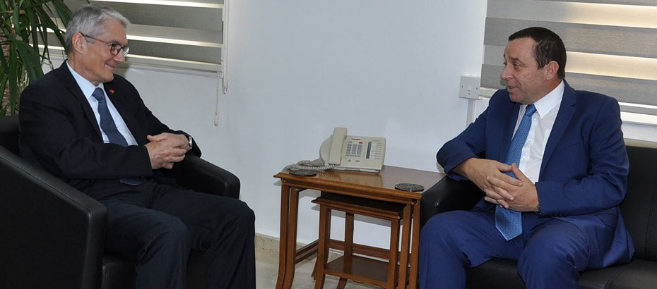 Kanbay, Maliye Bakanı Denktaş’ı ziyaret etti