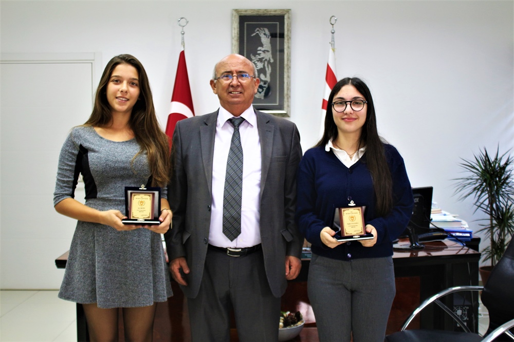 Özyiğit IGCSE Matematik ve Türkçe Dünya Birincileri kabul etti