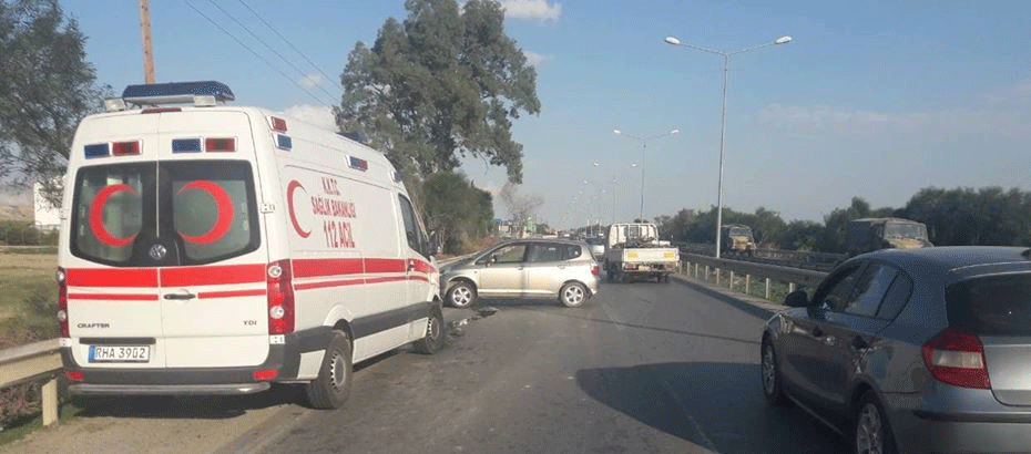 Hamitköy’de ambulans ile araç çarpıştı