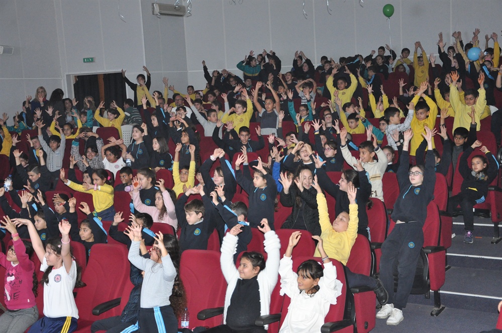 Güzelyurt Belediyesi, ilkokul öğrencileri için yeni yıl etkinliği düzenledi