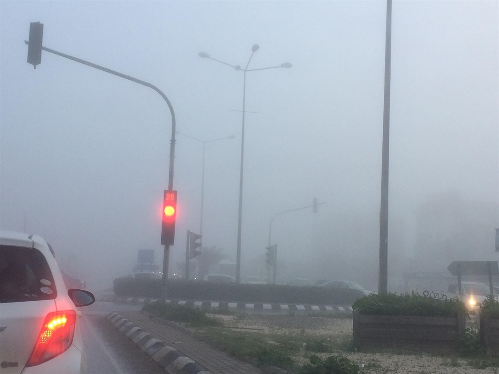 Sürücüler dikkat! Yoğun sis yüzünden görüş mesafesi azaldı!