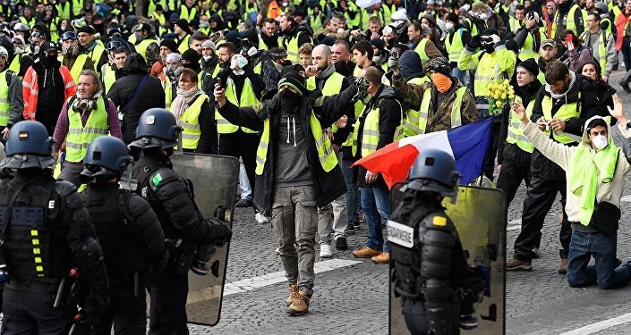 Fransa’da Sarı Yelekler’e karşı polis şiddetine soruşturma