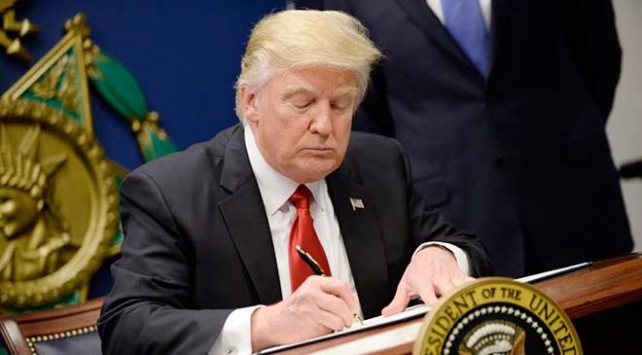 Trump özel kalem müdürlüğüne vekaleten atama yapacak