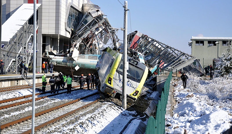 Tren kazasıyla ilgili 3 kişi gözaltına alındı
