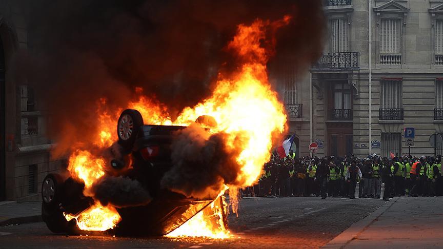 Fransa’daki gösterilerde 17’si polis 118 kişi yaralandı