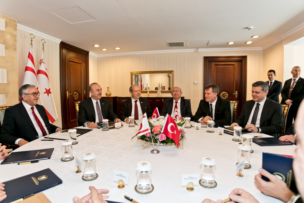 Akıncı, Çavuşoğlu ve 6 siyasi partinin başkanıyla bir araya geldi