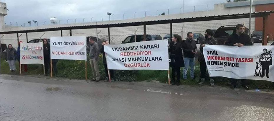 Vicdani Ret İnisiyatifi, Merkezi Cezaevi önünde eylem yaptı