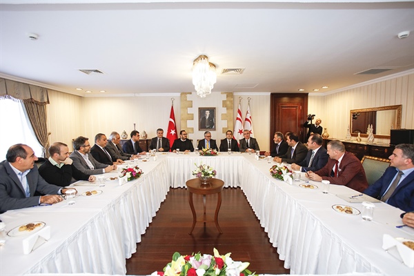 Cumhurbaşkanı Mustafa Akıncı, turizm sektörü temsilcileriyle bir araya geldi